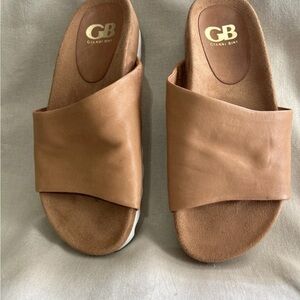 Gianni Bini Tan Leather Slides Size 5 1/2 - Like New - Comfortable